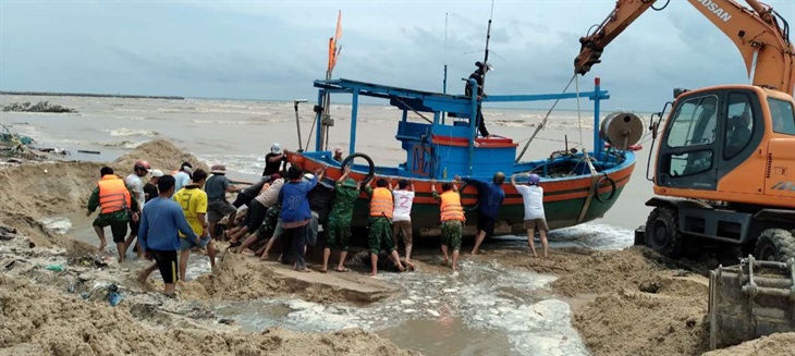 Xung kích giúp nhân dân khắc phục thiệt hại do mưa bão