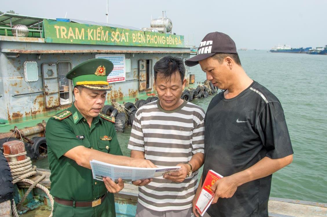 Phước Tỉnh chật vật ngóng bạn chài
