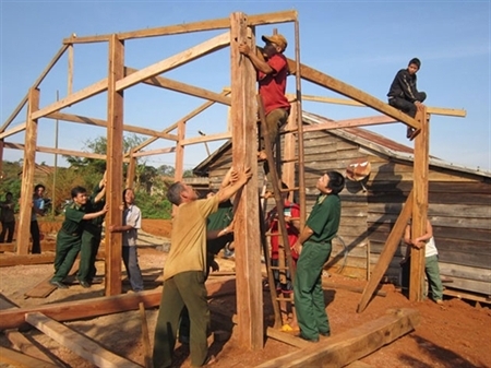 Vươn lên cùng đất nước