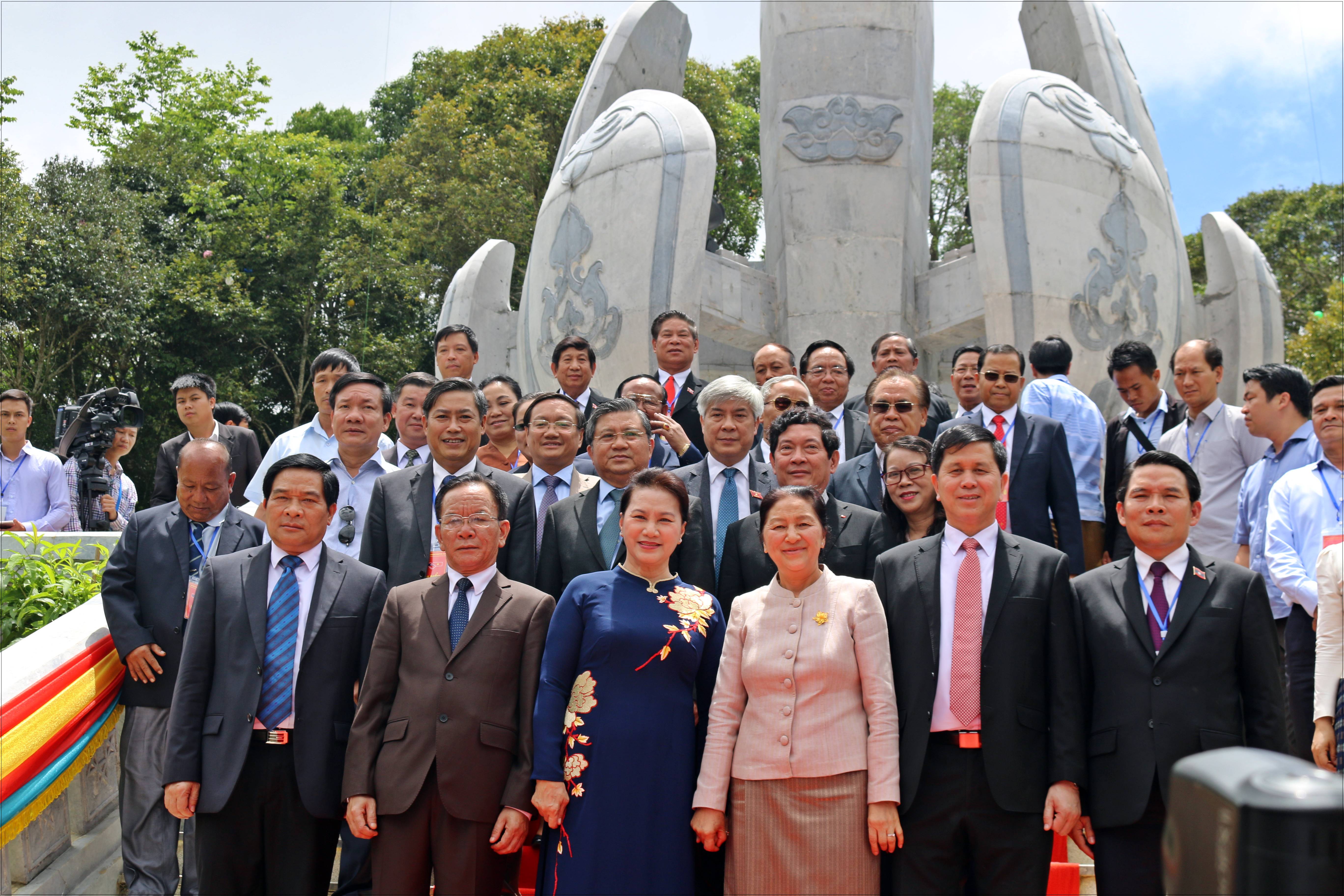 Sắt son một dải biên cương