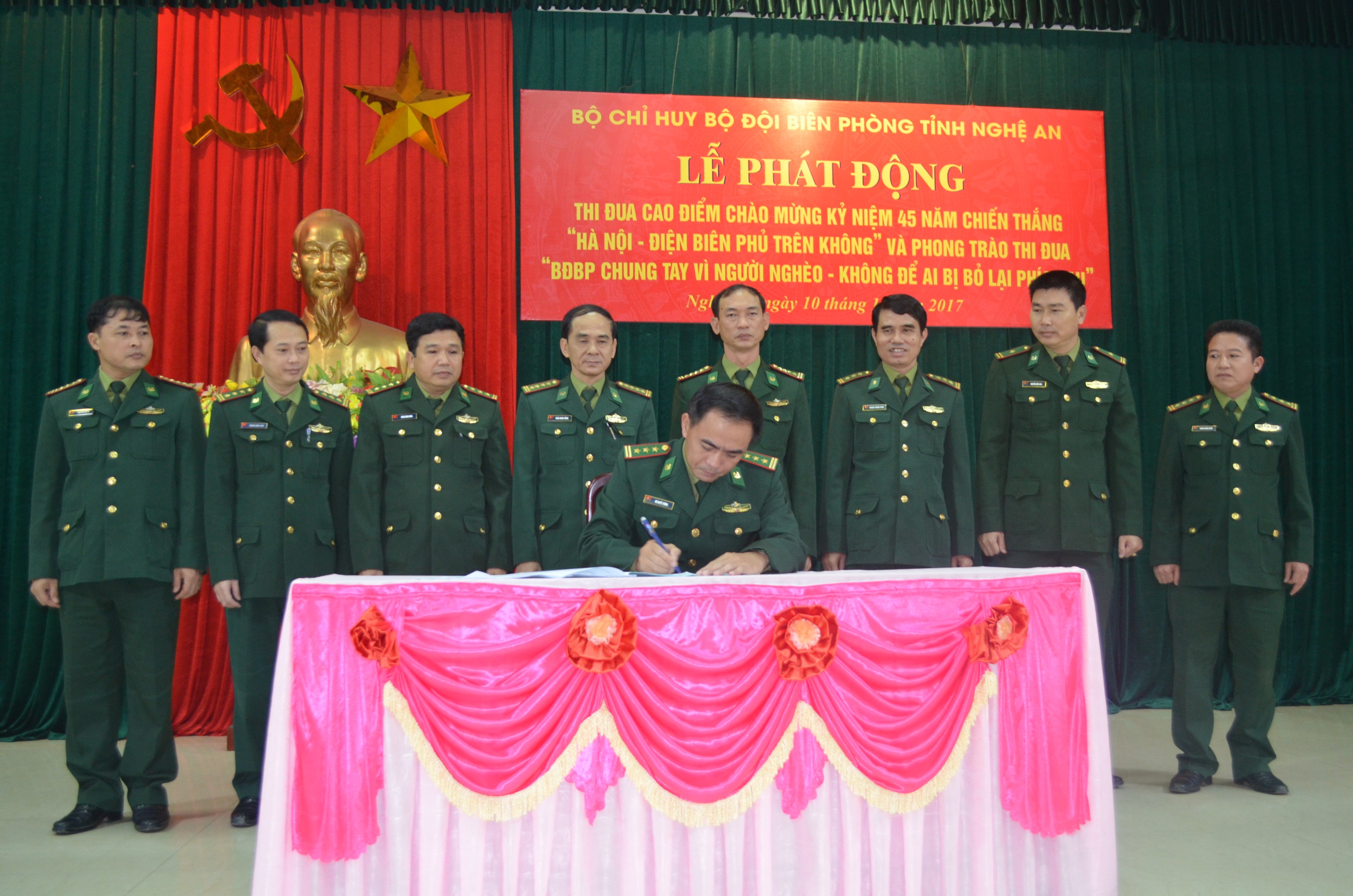 Lập công chào mừng kỷ niệm 45 năm Chiến thắng Hà Nội - Điện Biên phủ trên khôngquot