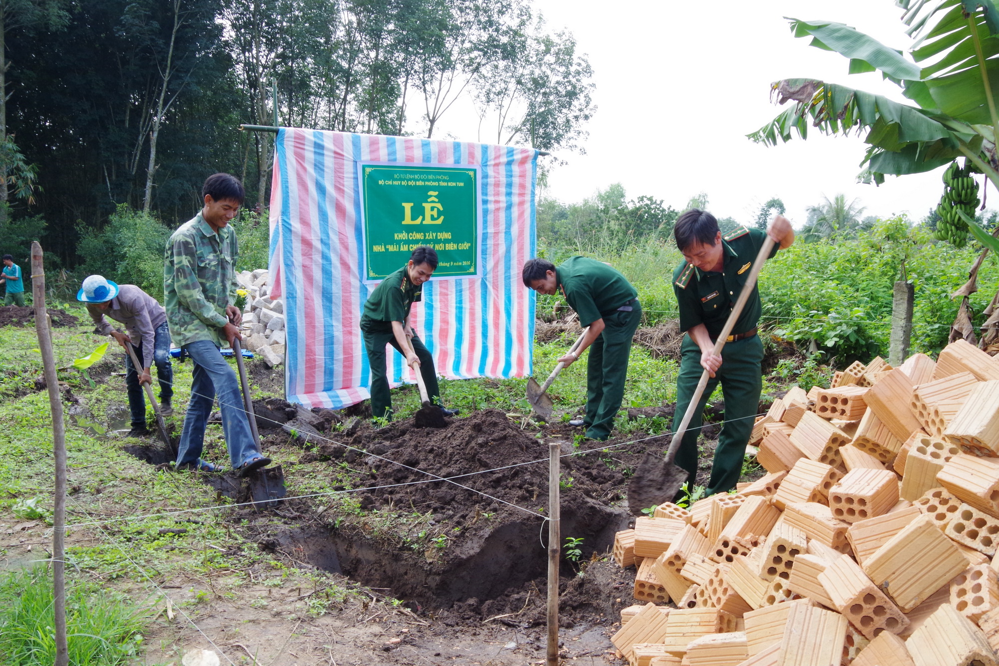 Kon Tum: Khởi công xây dựng nhà quotMái ấm chiến sỹ nơi biên giớiquot