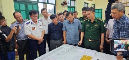 Thứ trưởng Bộ Nông nghiệp và Phát triển nông thôn Nguyễn Hoàng Hiệp chỉ đạo công tác cứu hộ ngư dân vụ chìm tàu cá ở Quảng Nam