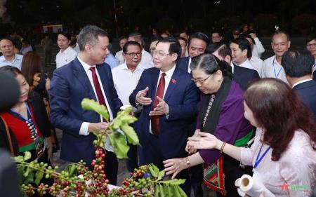 Chủ tịch Quốc hội Vương Đình Huệ dự lễ hội cà phê Sơn La