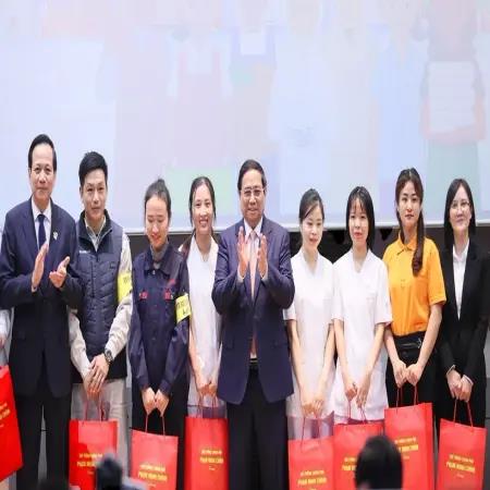 Thủ tướng: Tạo điều kiện sống và làm việc tốt nhất cho người lao động Việt Nam