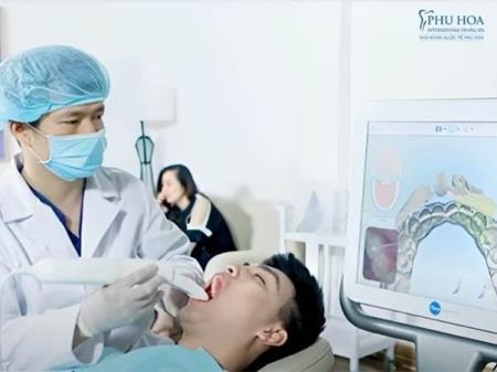 Khám phá công nghệ niềng răng Invisalign tại Nha khoa Phú Hòa