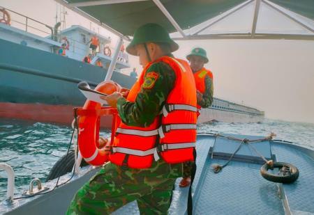 Ứng cứu tàu hàng bị nạn trên vùng biển Quảng Nam