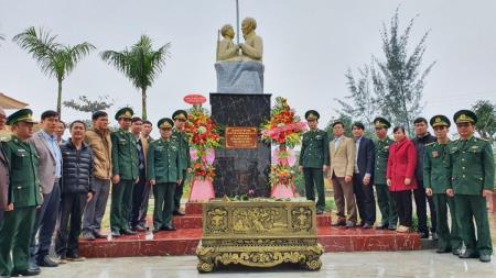 Bác Hồ với chiến sĩ Biên phòng