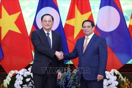 Thủ tướng Phạm Minh Chính gặp làm việc với Thủ tướng Lào