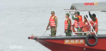 Lá chắn thép giữ biển