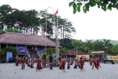 Sôi nổi các hoạt động Ngày hội văn hóa, thể thao và du lịch các dân tộc miền núi tỉnh Thừa Thiên Huế