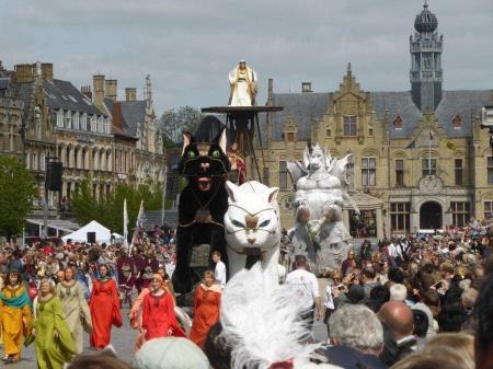 Lễ hội rước mèo thu hút hàng vạn người ở Bỉ