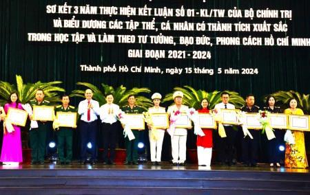 Lá cờ đầu trong học tập và làm theo tư tưởng, đạo đức, phong cách Hồ Chí Minh