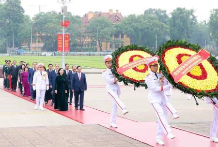 Lãnh đạo Đảng, Nhà nước, Quân đội vào Lăng viếng Chủ tịch Hồ Chí Minh nhân dịp kỷ niệm 70 năm Chiến thắng Điện Biên Phủ