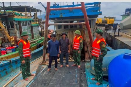 BĐBP Thừa Thiên Huế bắt giữ 2 tàu cá đánh bắt hải sản trái phép