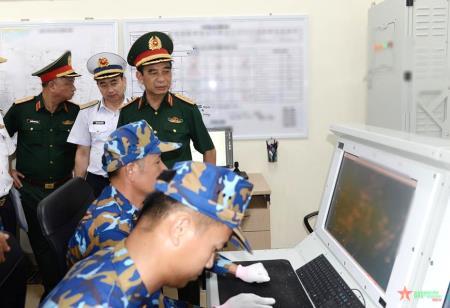 Đại tướng Phan Văn Giang thăm và làm việc tại huyện đảo Bạch Long Vĩ