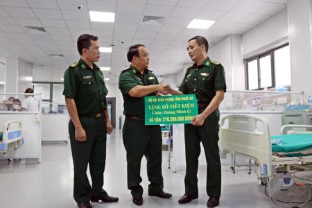 BĐBP Nghệ An trao tặng hơn 200 triệu đồng cho quân nhân có hoàn cảnh khó khăn