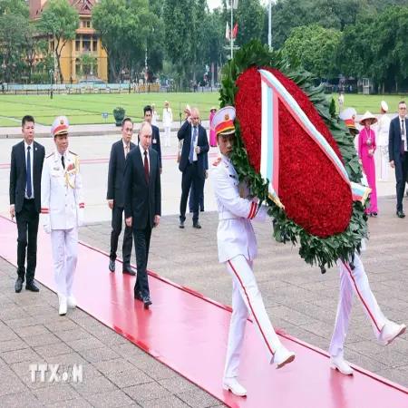 Tổng thống Nga viếng Lăng Chủ tịch Hồ Chí Minh, tưởng niệm các anh hùng liệt sỹ