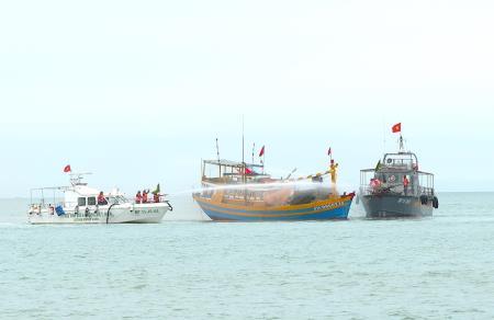 BĐBP Bình Thuận tổ chức thành công diễn tập ứng phó sự cố tràn dầu trên biển