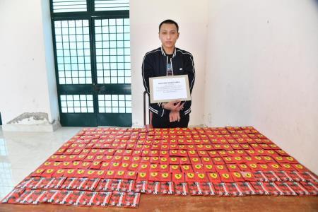 Bắt đối tượng mang 260 gói nước vui từ Campuchia về Việt Nam