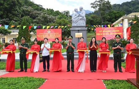 Khánh thành tượng đài Bác Hồ với chiến sĩ biên phòng ở Đồn Biên phòng Hương Quang