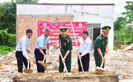 Xây tặng nhà, khám bệnh, cấp phát thuốc miễn phí cho hộ nghèo, quân nhân có hoàn cảnh gia đình khó khăn