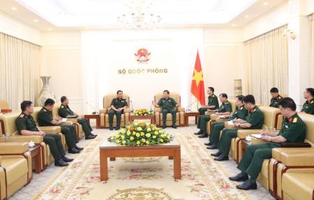 Thượng tướng Hoàng Xuân Chiến tiếp Tùy viên Quốc phòng Lào tại Việt Nam