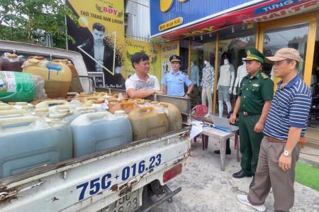 BĐBP Thừa Thiên Huế bắt giữ xe tải chở xăng, dầu trái phép