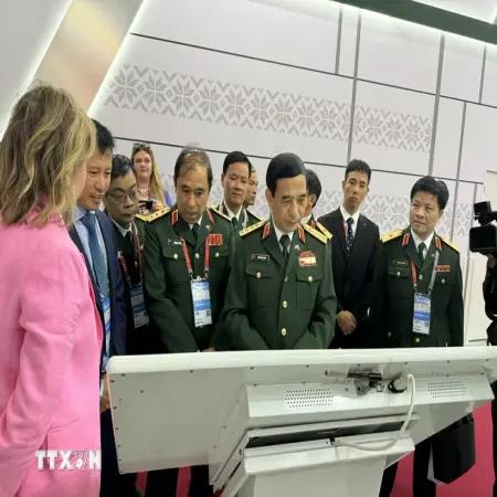 Đoàn Việt Nam tham dự Diễn đàn Kỹ thuật quân sự quốc tế Army-2024 tại Liên bang Nga