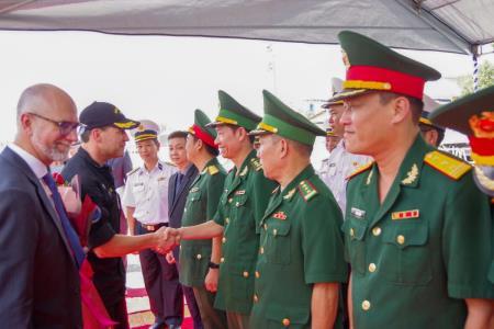 Tàu Hải quân Hoàng gia Canada thăm thành phố Hồ Chí Minh