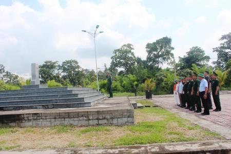 Tạp chí Cộng sản khảo sát, nghiên cứu thực tế tại Đồn Biên phòng cửa khẩu Đắk Ruê