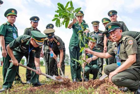 Tiếp tục củng cố mối quan hệ hữu nghị, đoàn kết giữa sĩ quan trẻ Biên phòng hai nước Việt Nam - Lào