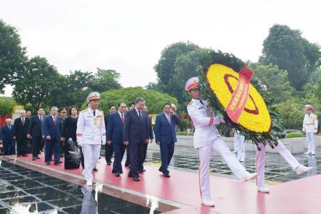 Lãnh đạo Đảng, Nhà nước, Quân ủy Trung ương vào Lăng viếng Chủ tịch Hồ Chí Minh