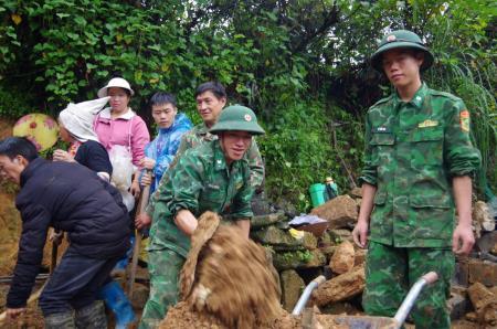 Sát cánh cùng nhân dân biên giới