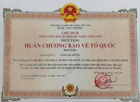 Truy tặng Huân chương Bảo vệ Tổ quốc hạng Ba cho Trung tá Tăng Bá Hưng