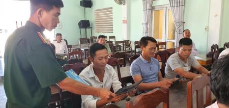 Tuyên truyền Luật Biên phòng Việt Nam và phòng, chống khai thác bất hợp pháp cho ngư dân