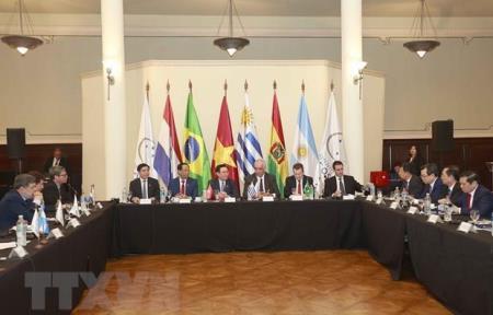 Chủ tịch Quốc hội Vương Đình Huệ hội đàm với lãnh đạo Nghị viện Mercosur