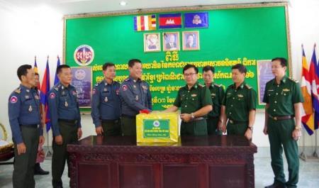 BĐBP Tây Ninh thăm, chúc Tết, tặng quà lực lượng vũ trang tỉnh Prey Veng nhân dịp Tết Chol Chnam Thmay 2023