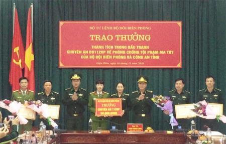 Trao thưởng thành tích trong đấu tranh Chuyên án ĐB1120p