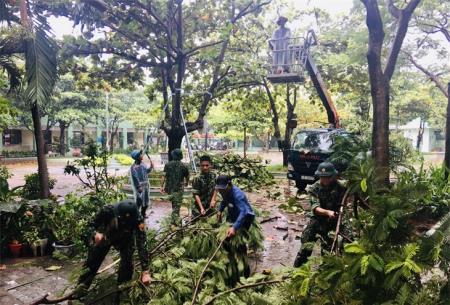 Bộ đội Biên phòng khẩn trương giúp dân khắc phục hậu quả bão số 5