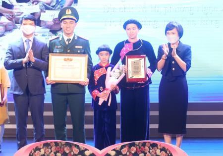Gia đình cán bộ Biên phòng được vinh danh Gia đình trẻ Việt Nam tiêu biểu năm 2021