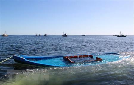 Đắm thuyền chở người di cư ngoài khơi bờ biển Tunisia