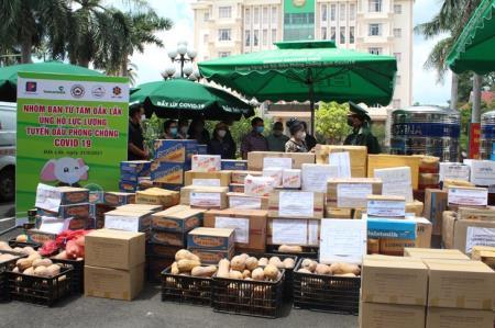 BĐBP Đắk Lắk tiếp nhận vật tư y tế, nhu yếu phẩm hỗ trợ phòng, chống dịch Covid-19