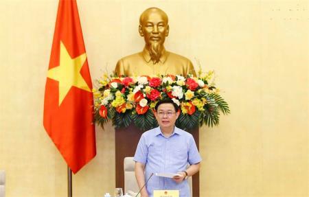 Đẩy nhanh chiến lược vaccine và coi trọng đảm bảo kinh tế vĩ mô