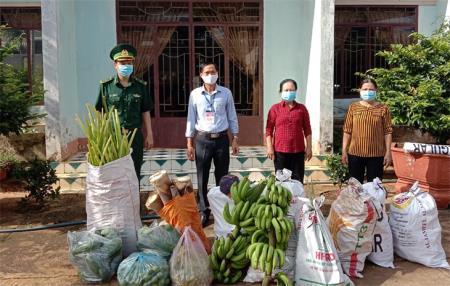 Sẻ chia với người dân trong gian khó