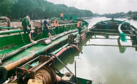 BĐBP thành phố Hồ Chí Minh bắt giữ 3 phương tiện khai thác cát trái phép