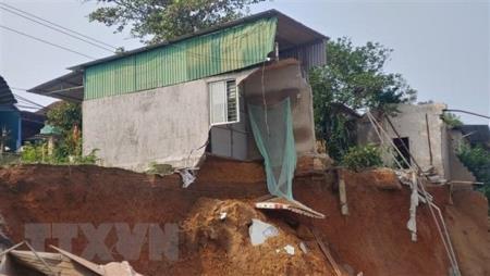 Thủ tướng chỉ đạo tập trung khắc phục hậu quả mưa lũ tại Trung Bộ