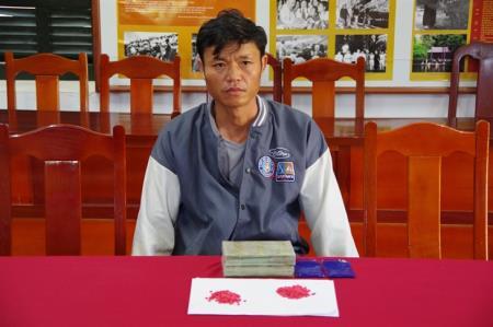 Bắt quả tang đối tượng vận chuyển 2 bánh heroin, 400 viên ma túy tổng hợp