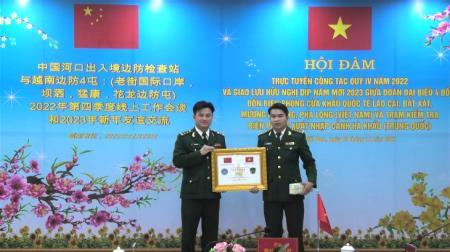 Hội đàm và trao tặng danh hiệu Sứ giả hữu nghị