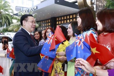 Chủ tịch Quốc hội đến Auckland, bắt đầu thăm chính thức New Zealand